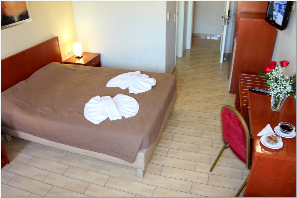 Agelia Beach Hotel Sfáka Eksteriør billede